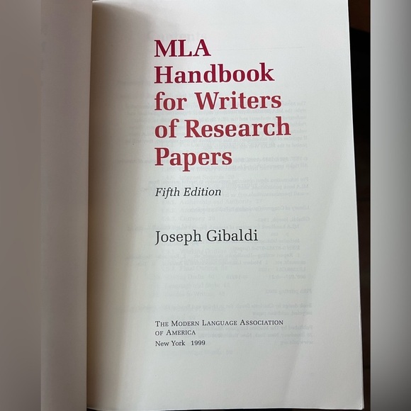 MLA Handbook 5th Edition. Very good condition . - Picture 2 of 5